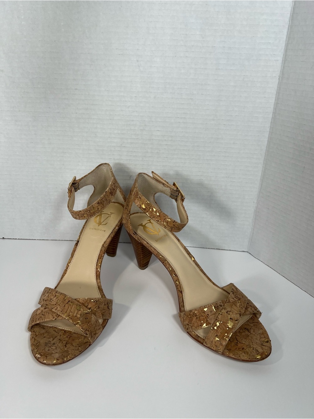 VC Signature Cork Textured Gold Fleck Leather Ankle Strap Heels 10M Sandals
